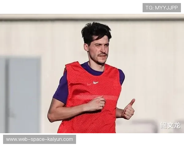 朗斯队长托马森累计黄牌停赛,中场面临人员调整 朗斯队长托马森累计黄牌停赛,中场面临人员调整